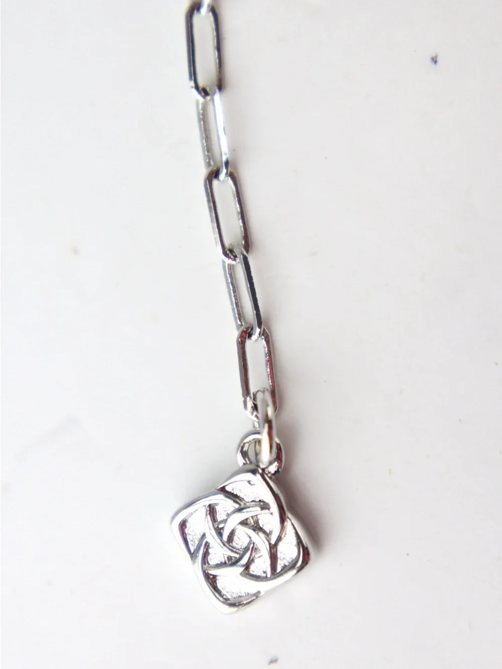 NWOT Kendra Scott Ari Heart Statement Silver Short Pendant Necklace